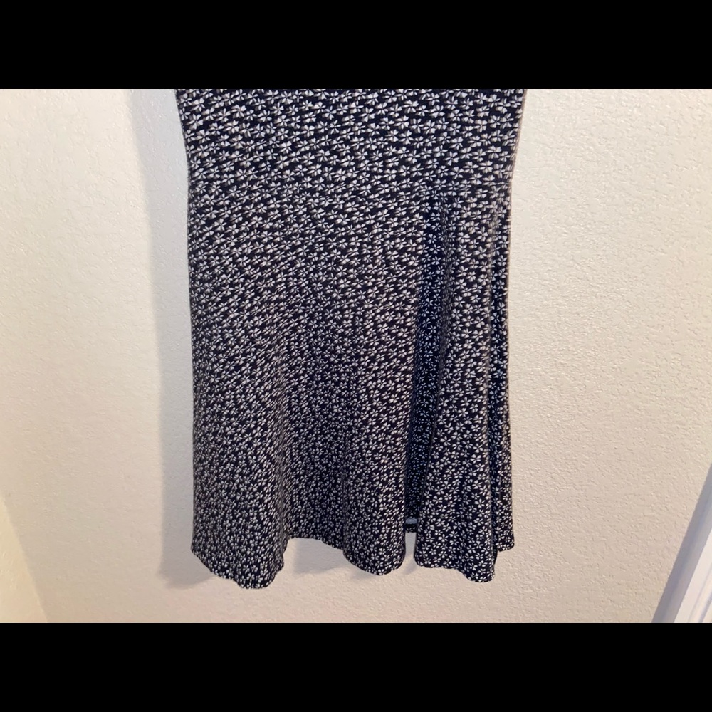 Brandy melville navy blue and white floral dress - Picture 3 of 4